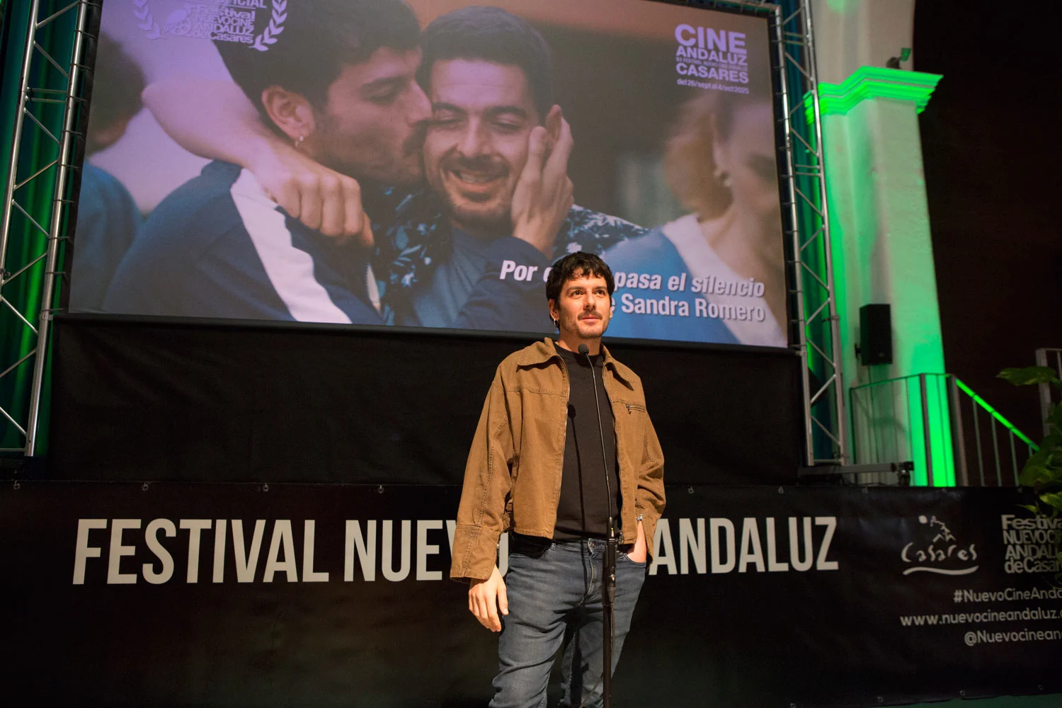 Antonio Araque presenta la película "Por donde pasa el silencio", de Sandra Romero, en Casares (1 de octubre de 2025)